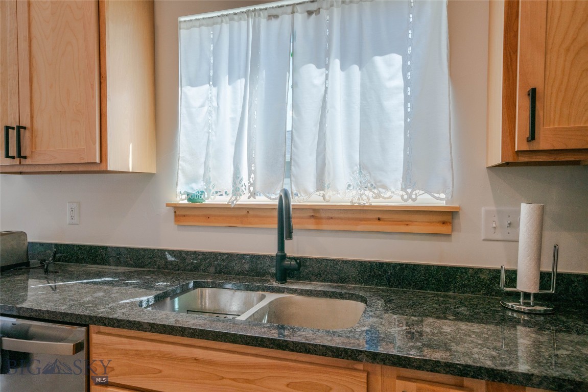 715 2nd Avenue W Property Photo 15