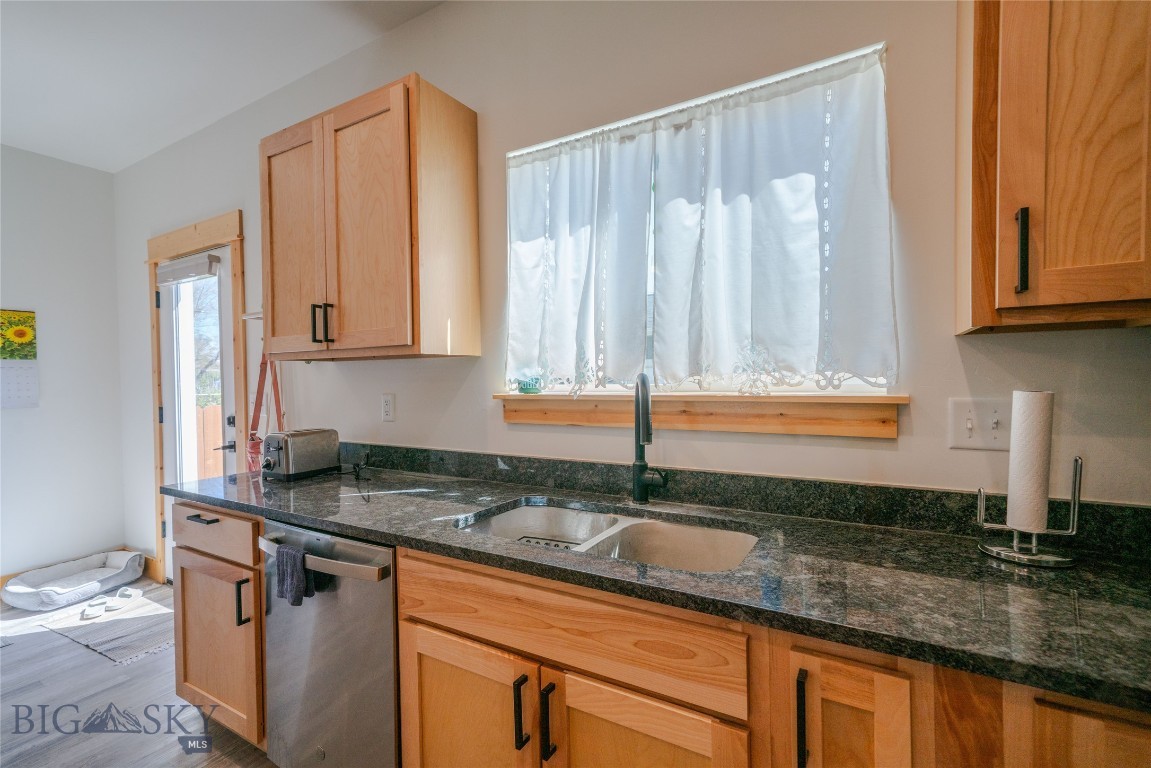 715 2nd Avenue W Property Photo 16