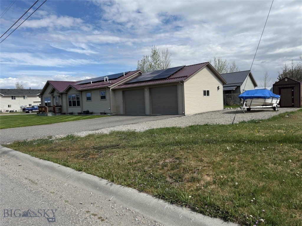205 Bridge Street Property Photo 4