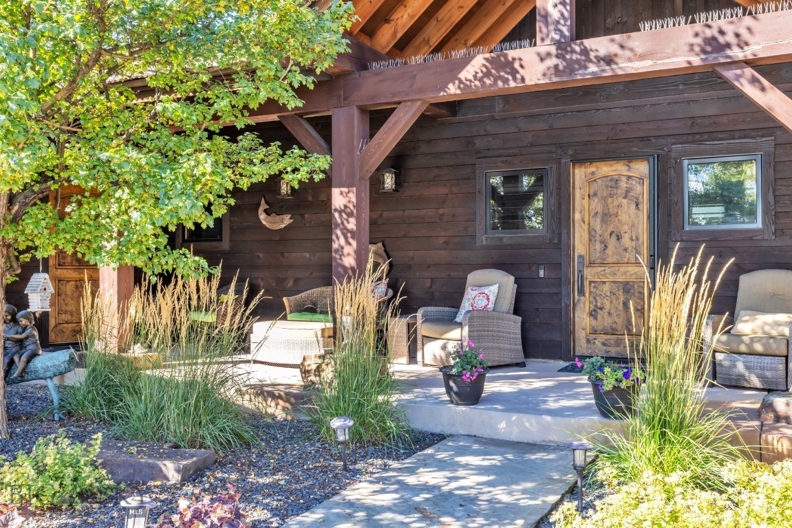 209 Black Bull Trail Property Photo 3