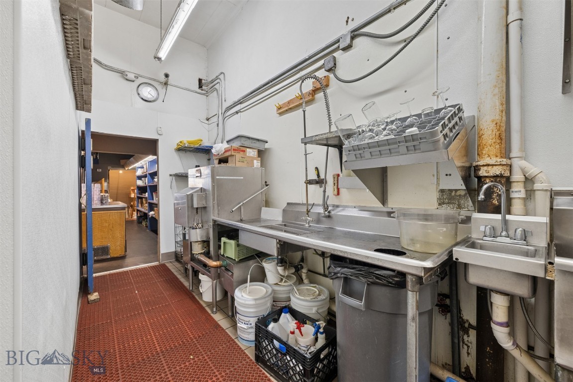 47 E Broadway Street Property Photo 19