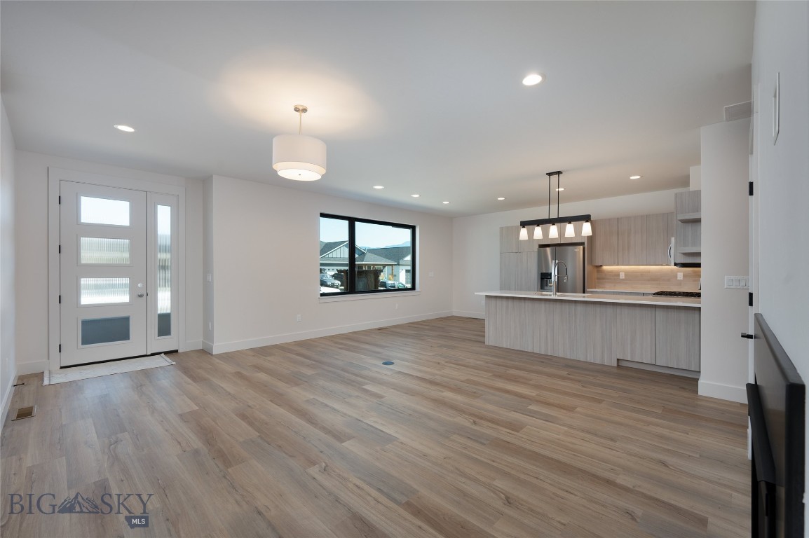 1745 Windward Avenue C Property Photo 9