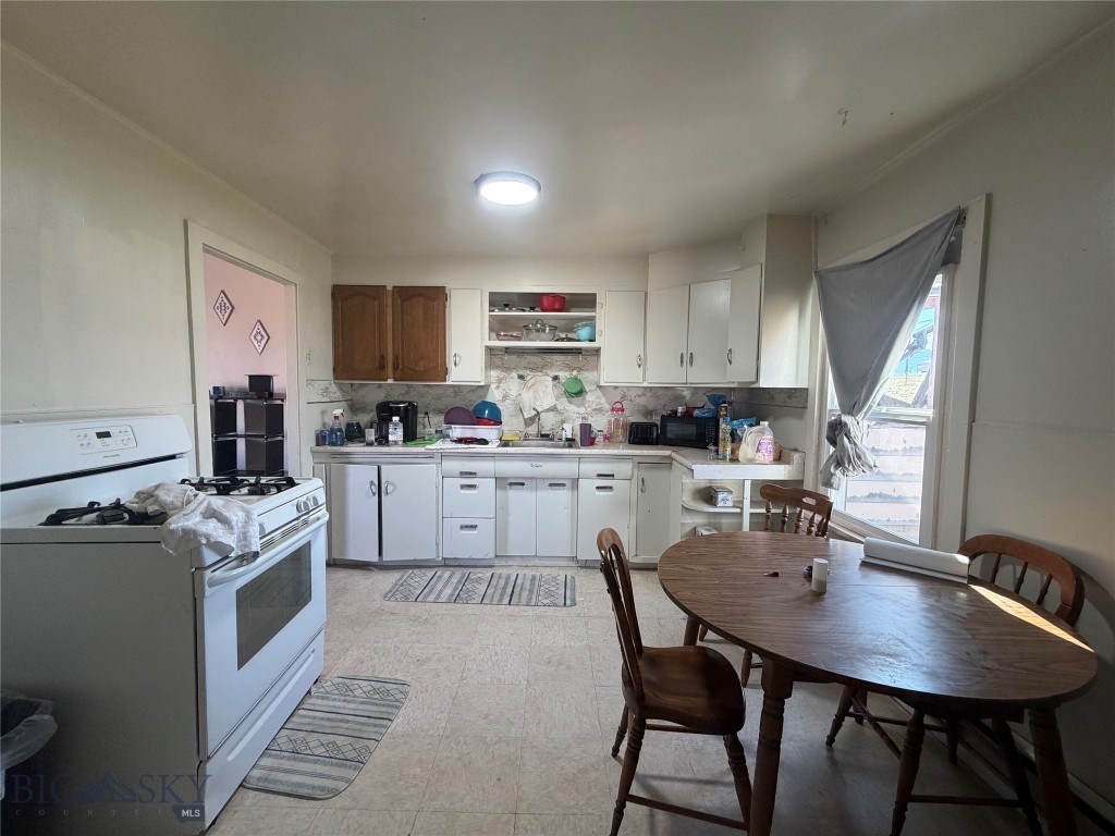 420 Virginia Property Photo 8