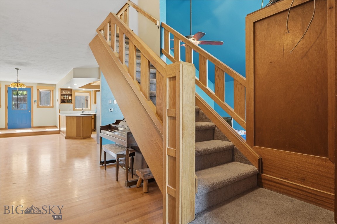 207 S Broadway Street Property Photo 3