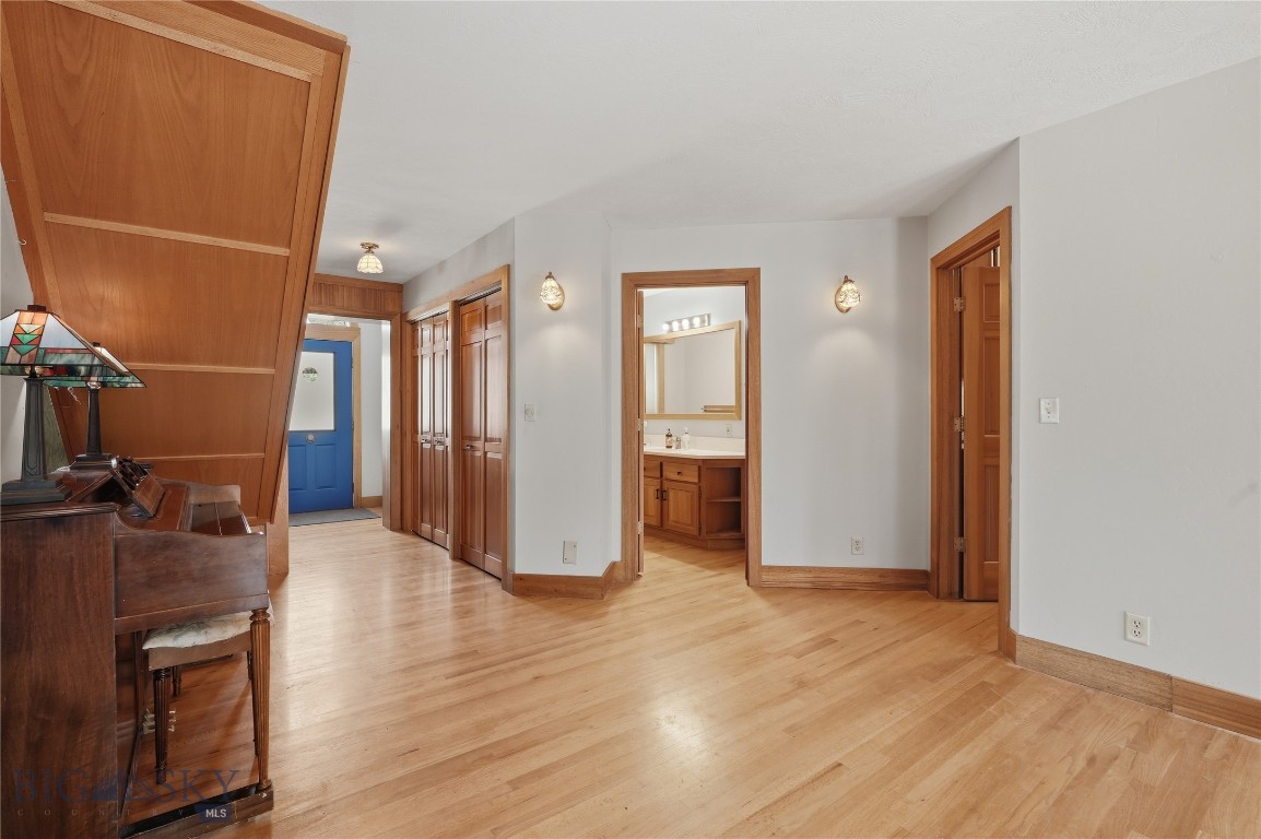 207 S Broadway Street Property Photo 6