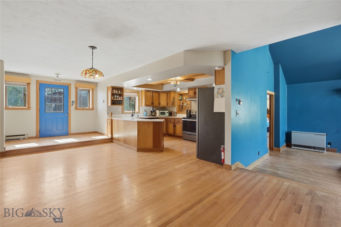 207 S Broadway Street Property Photo 7