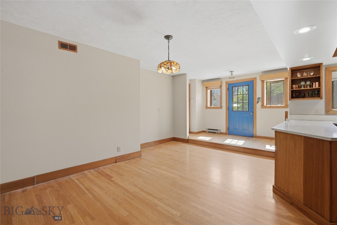 207 S Broadway Street Property Photo 8