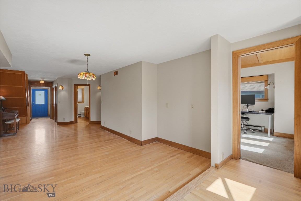 207 S Broadway Street Property Photo 10