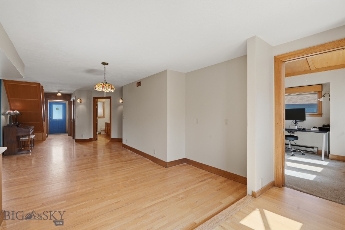 207 S Broadway Street Property Photo 11