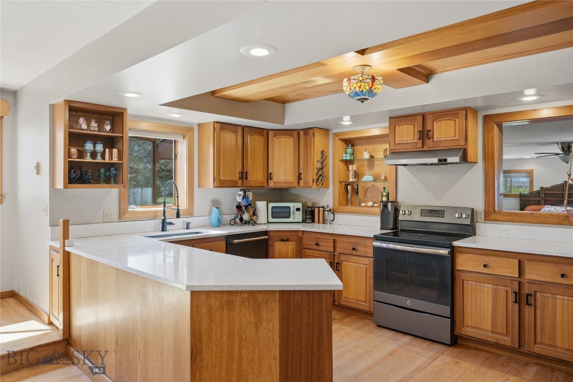 207 S Broadway Street Property Photo 15