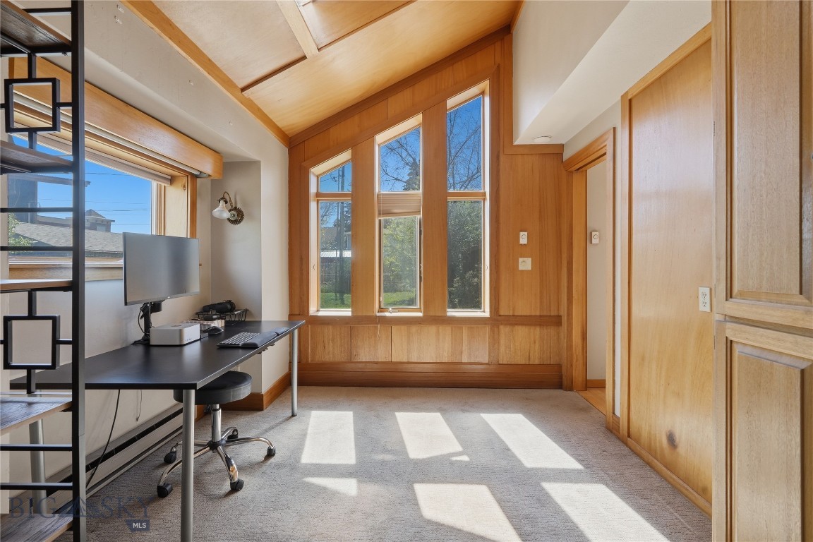 207 S Broadway Street Property Photo 19