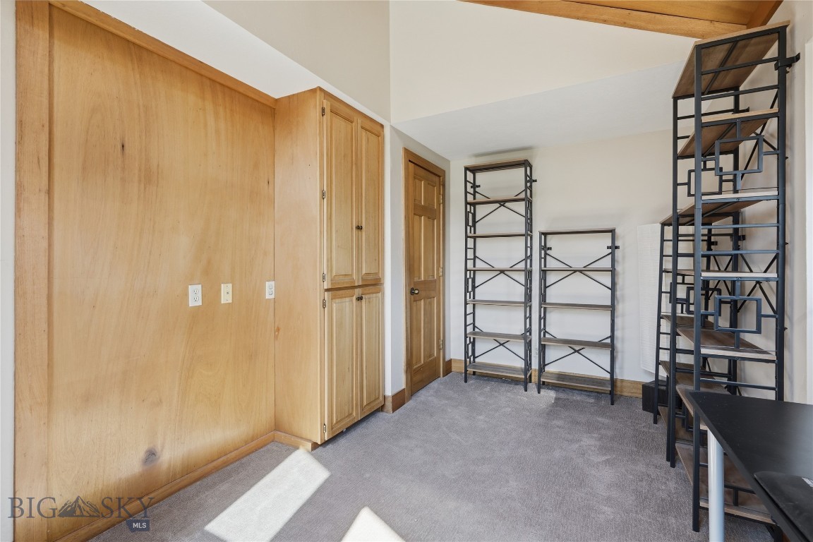 207 S Broadway Street Property Photo 20