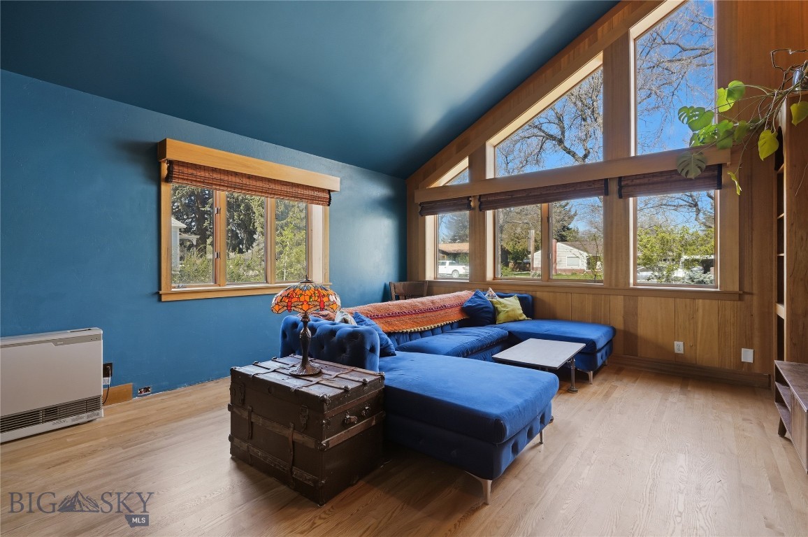 207 S Broadway Street Property Photo 25