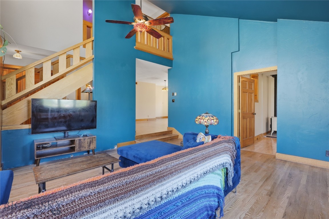 207 S Broadway Street Property Photo 28