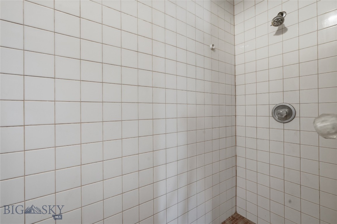 207 S Broadway Street Property Photo 44