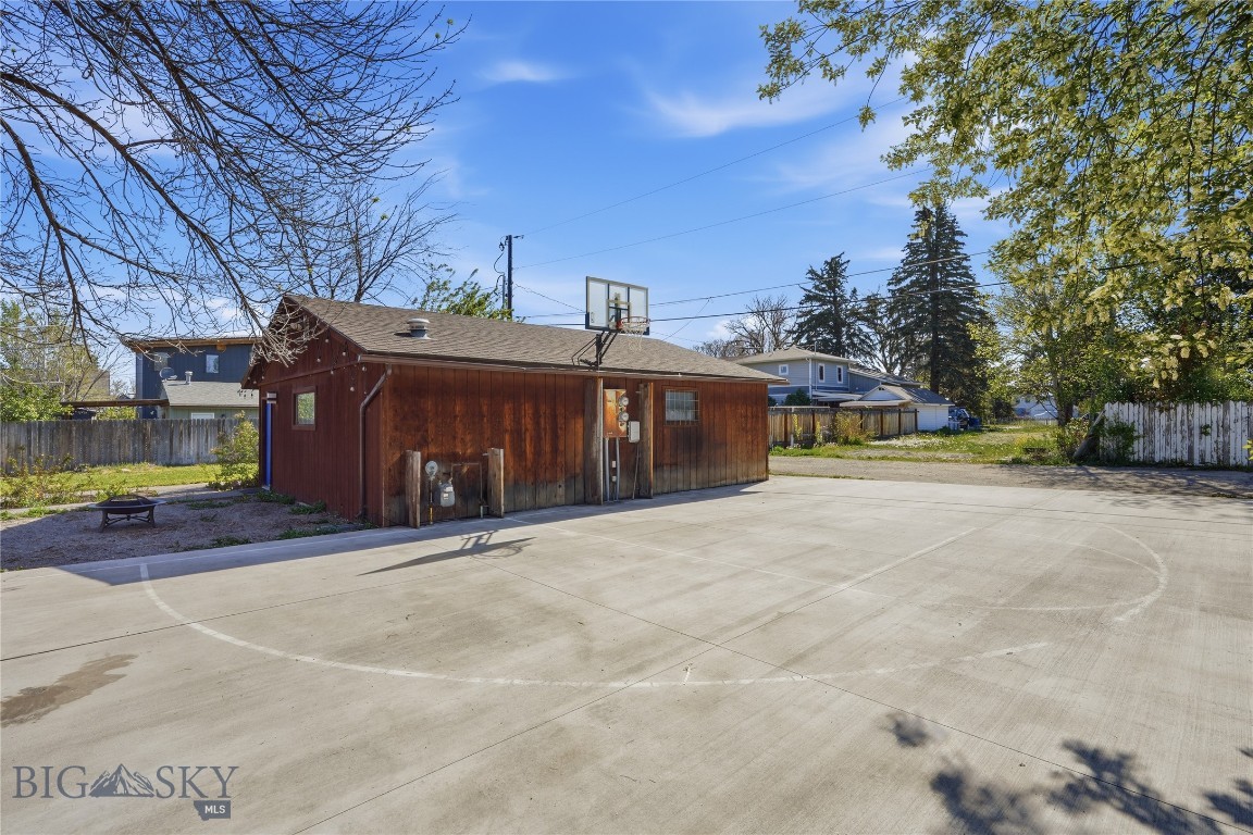 207 S Broadway Street Property Photo 52