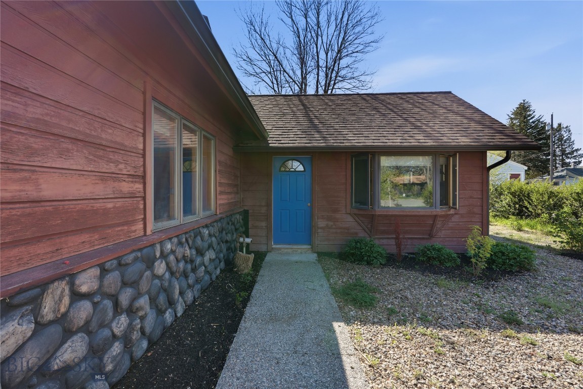 207 S Broadway Street Property Photo 54
