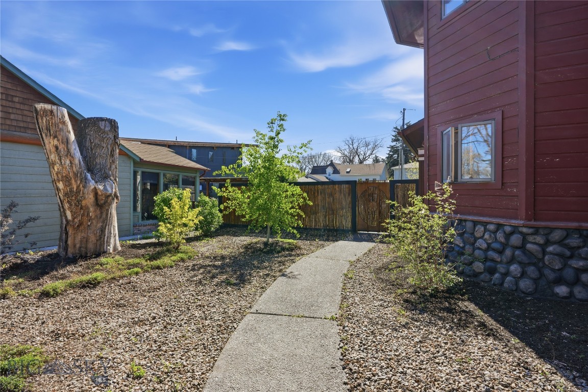 207 S Broadway Street Property Photo 57