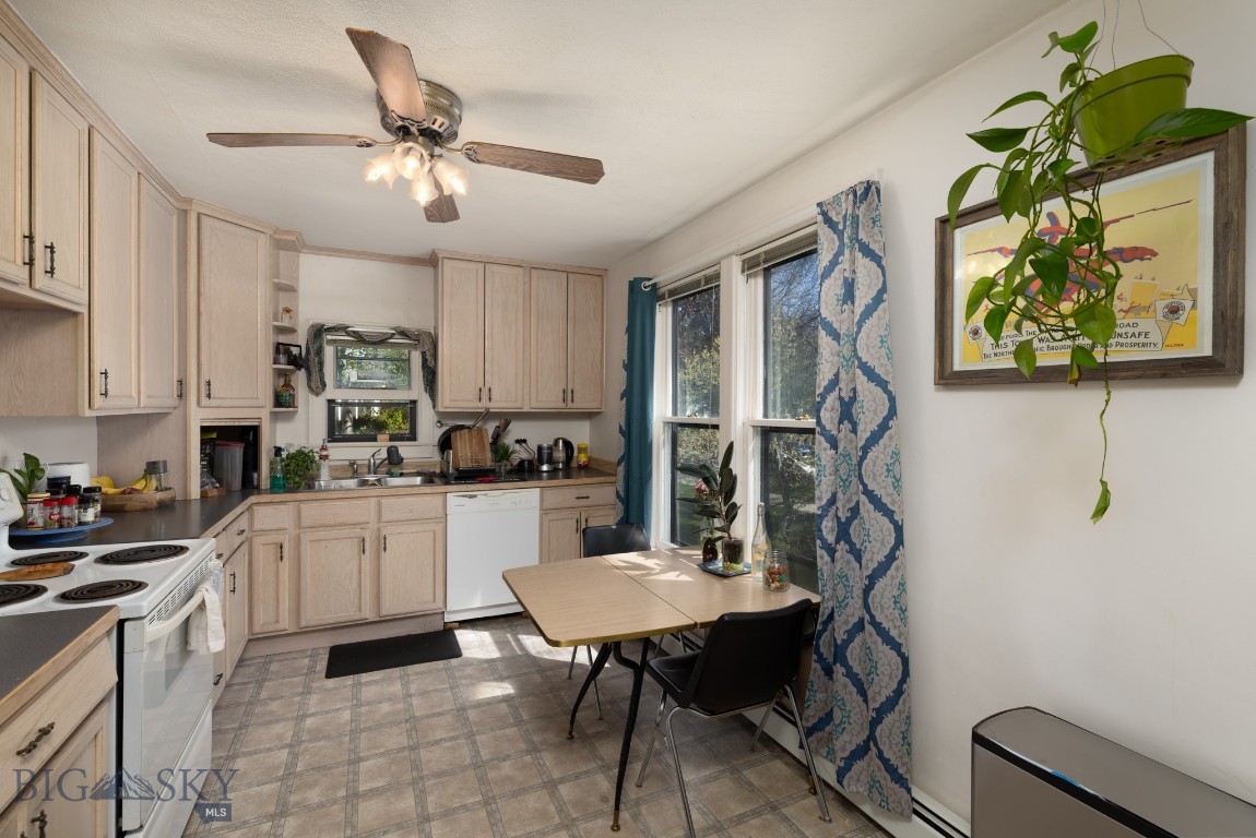 409 S Grand Avenue Property Photo 4