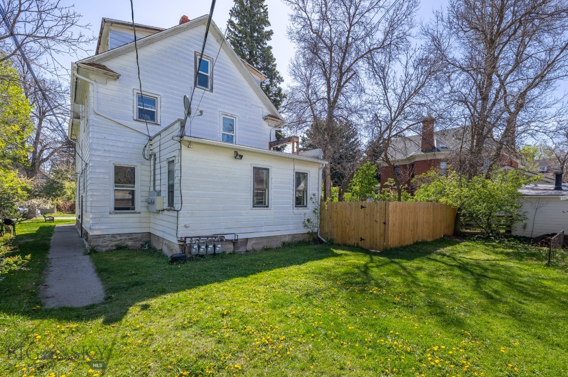 409 S Grand Avenue Property Photo 13