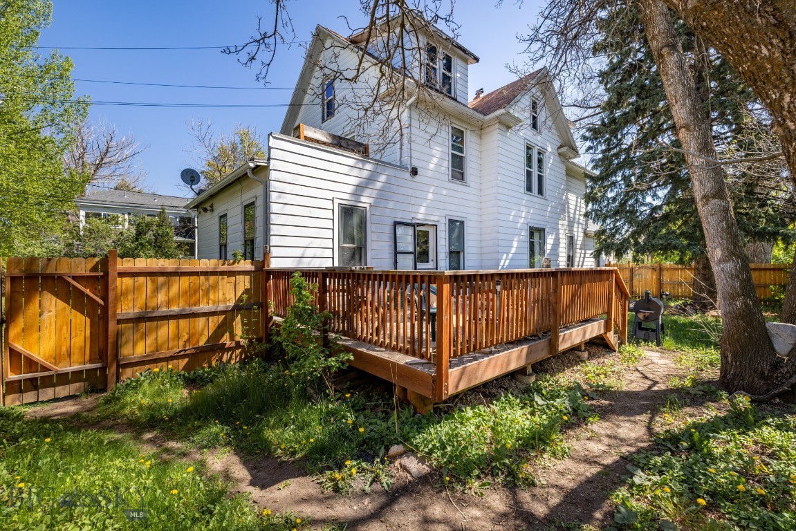 409 S Grand Avenue Property Photo 14