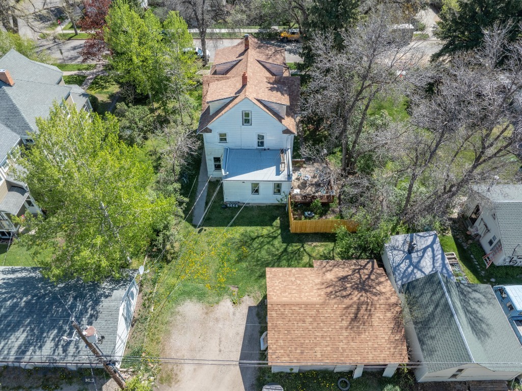 409 S Grand Avenue Property Photo 15