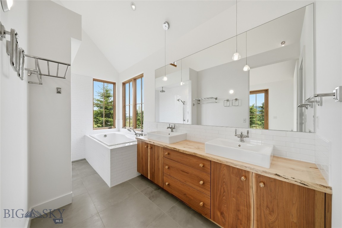 1111 Upper Tom Burke Property Photo 36