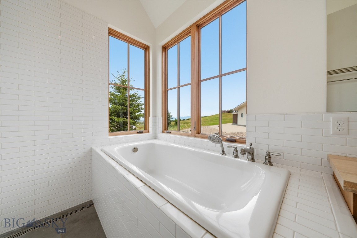 1111 Upper Tom Burke Property Photo 39