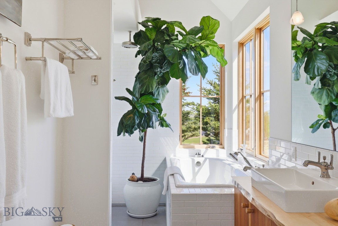 1111 Upper Tom Burke Property Photo 40