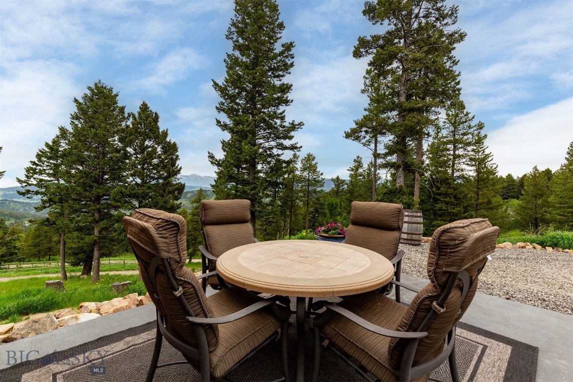 185 Peak Road Property Photo 6