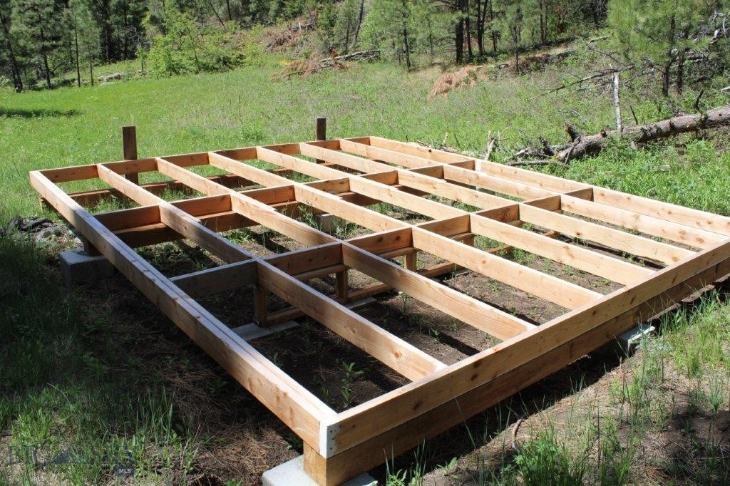 6 Pine Coulee Property Photo 13