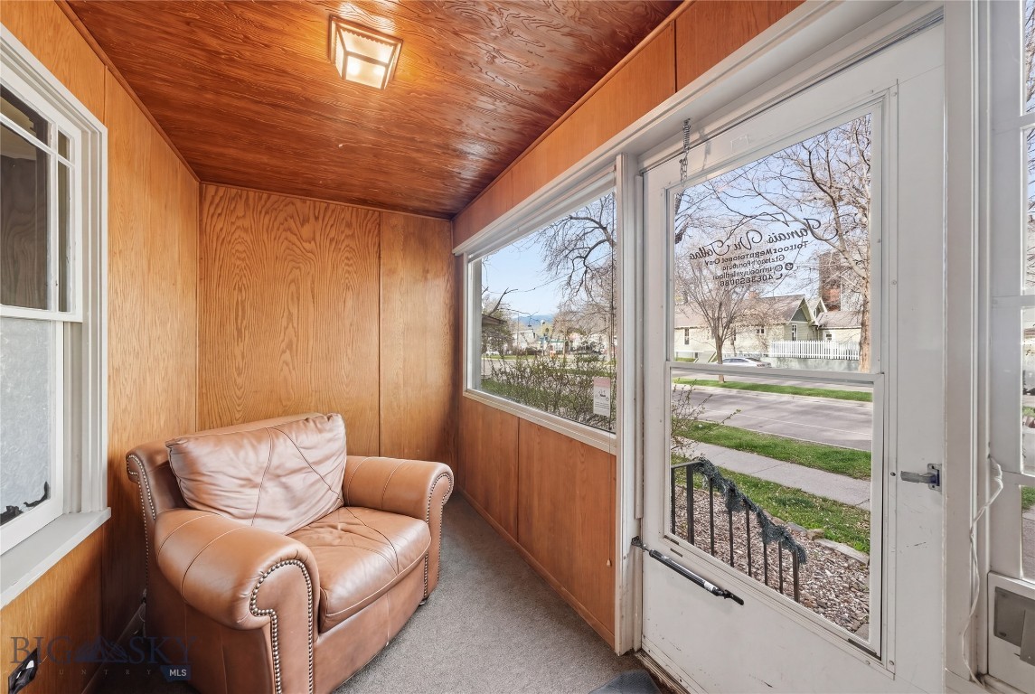 109 S 8th Avenue Property Photo 3