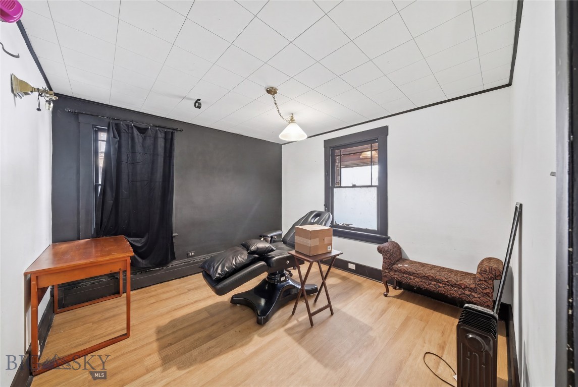 109 S 8th Avenue Property Photo 8