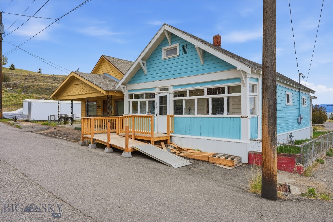 102 Mullin Street Property Photo 3