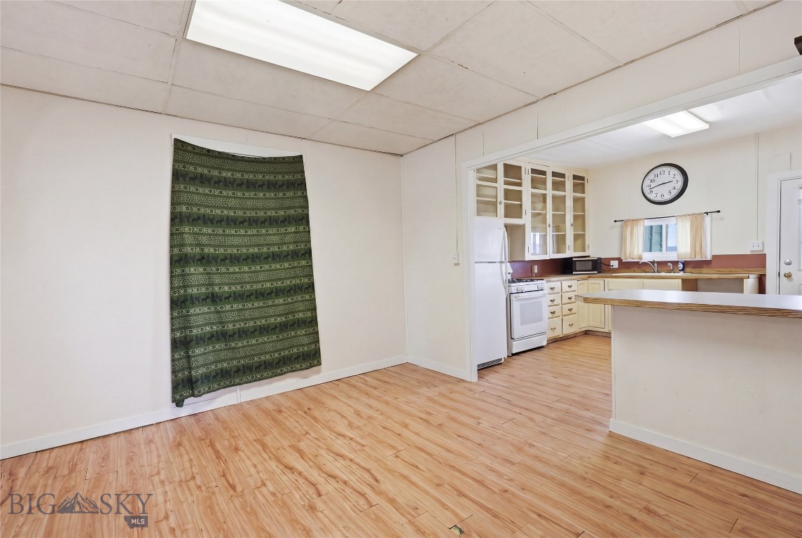 102 Mullin Street Property Photo 8