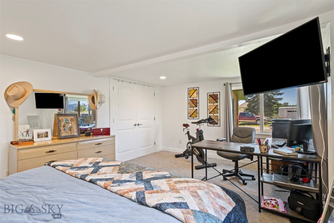 115 Center Property Photo 28