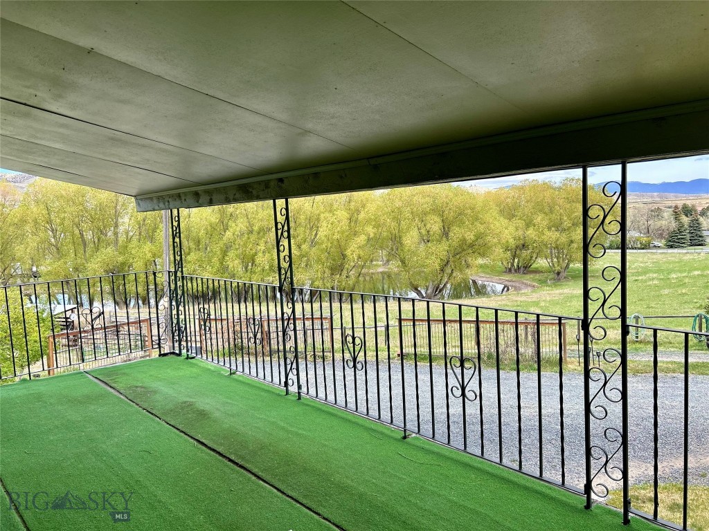 411368 Property Photo 37