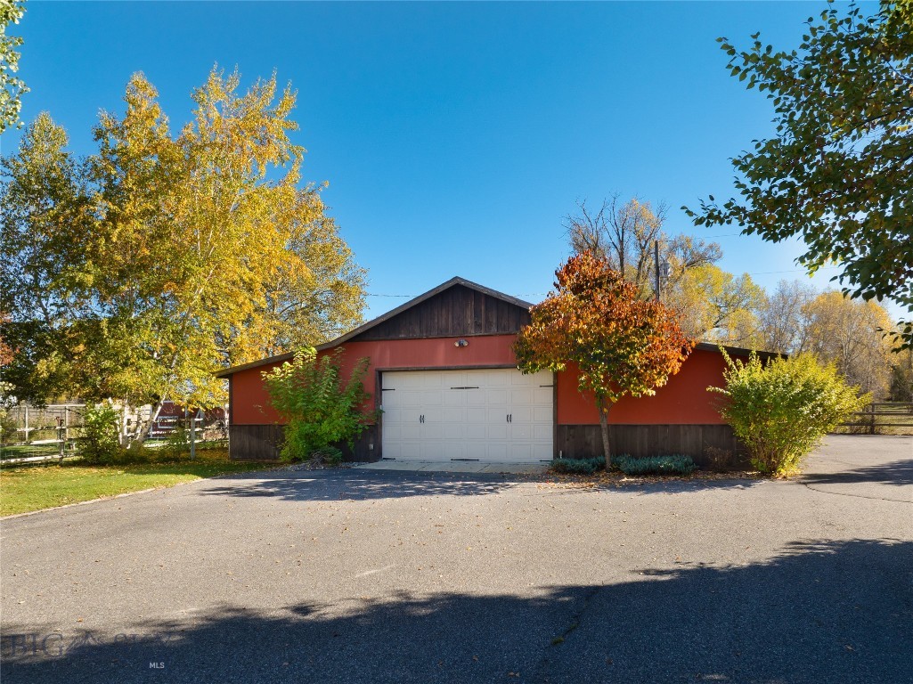 2490 E Cedar Meadows Lane Property Photo 9