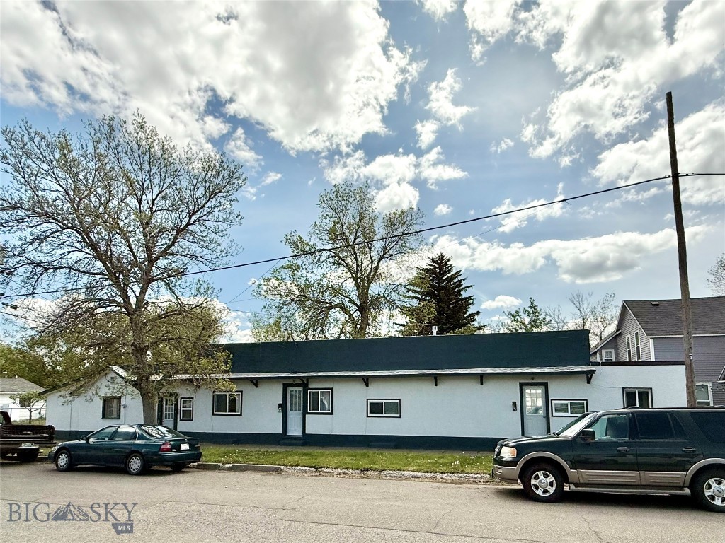 212 E Clark Street Property Photo 1