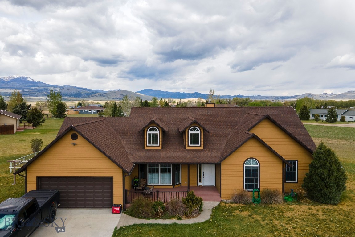 22 Coachman Property Photo 1