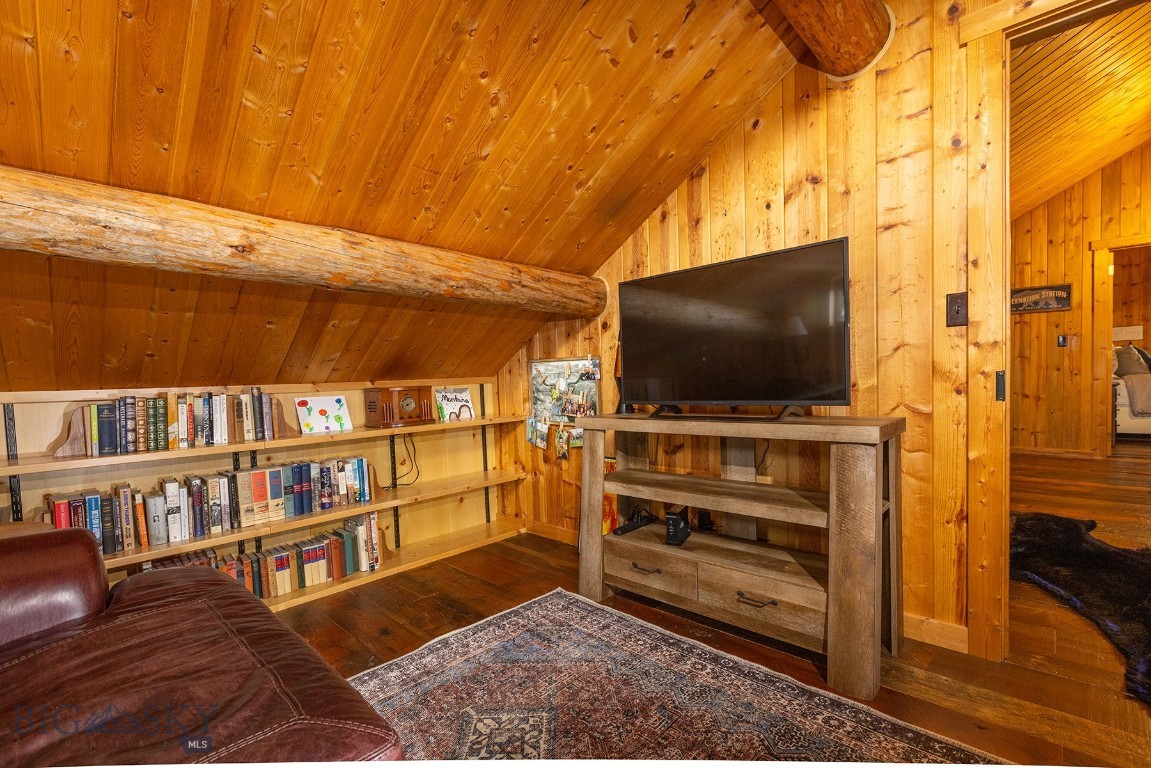 587 Cozy Lane Property Photo 36