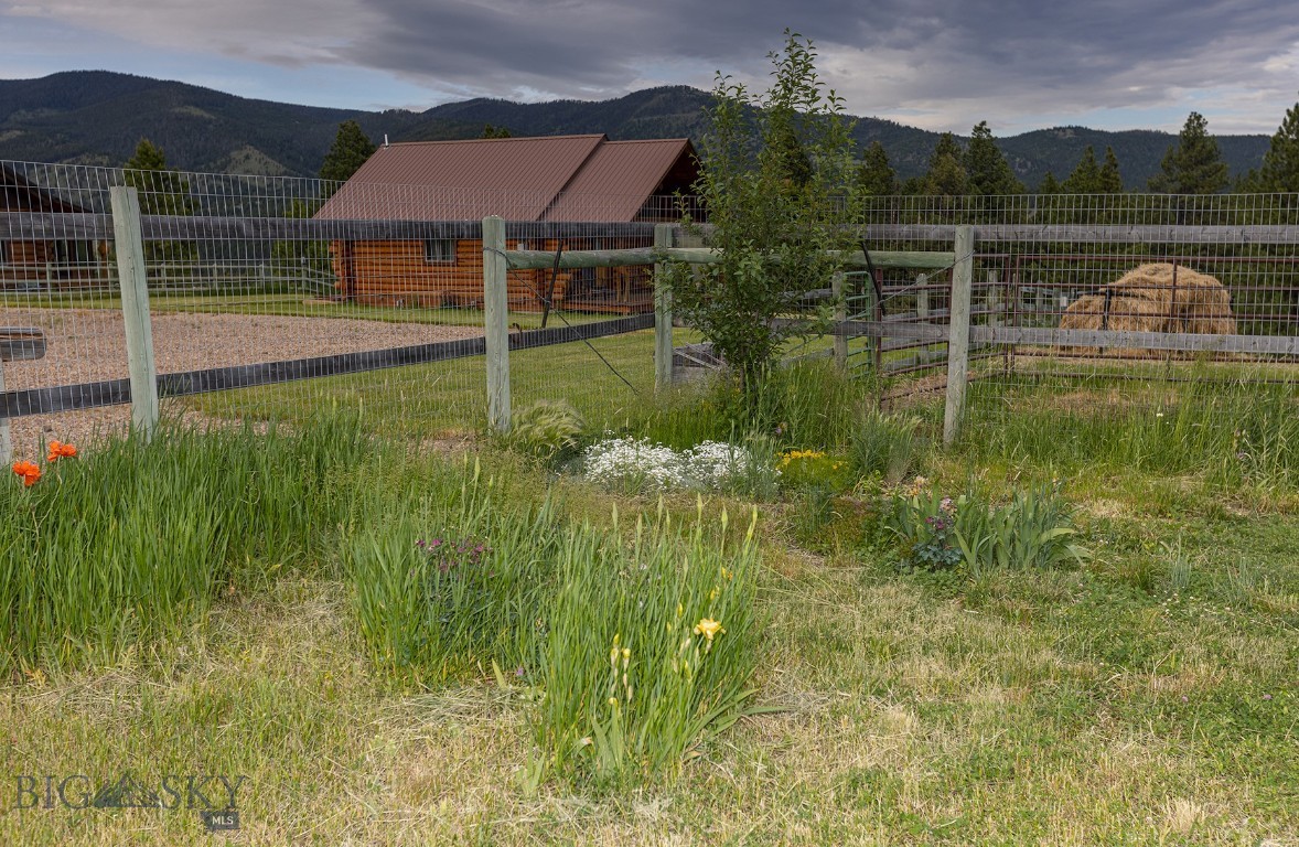 587 Cozy Lane Property Photo 49