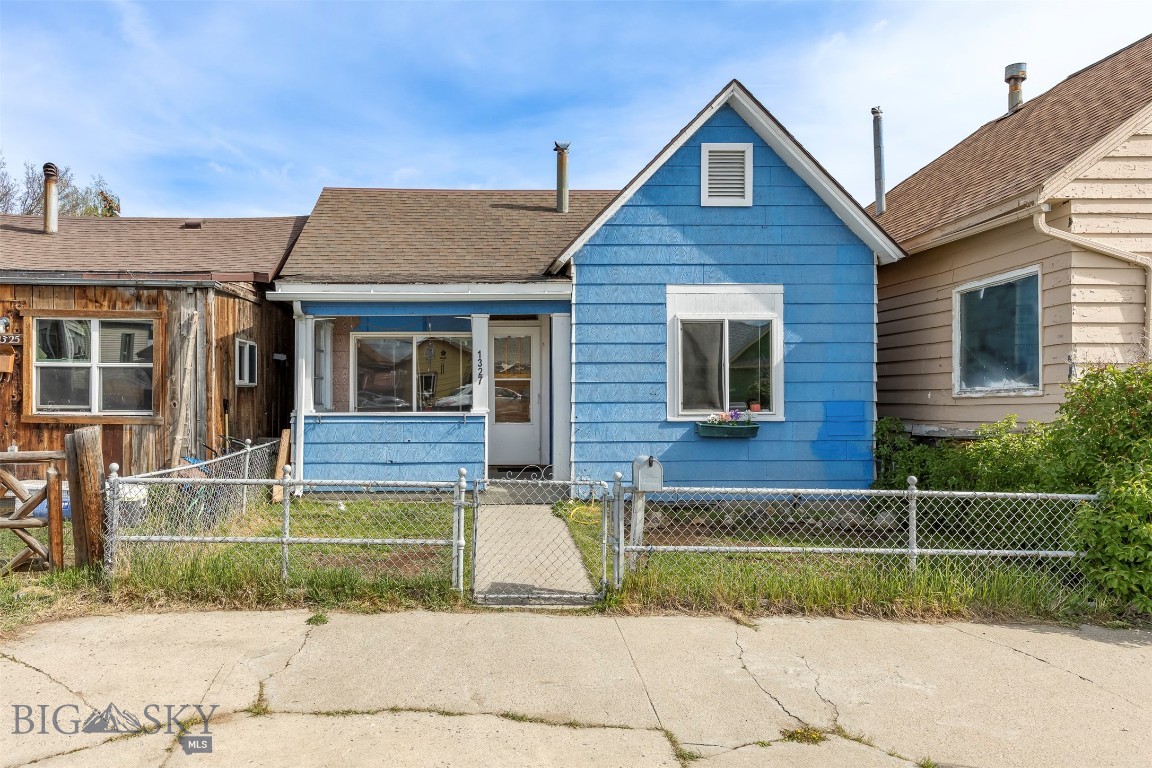 1327 Farrell Property Photo 1