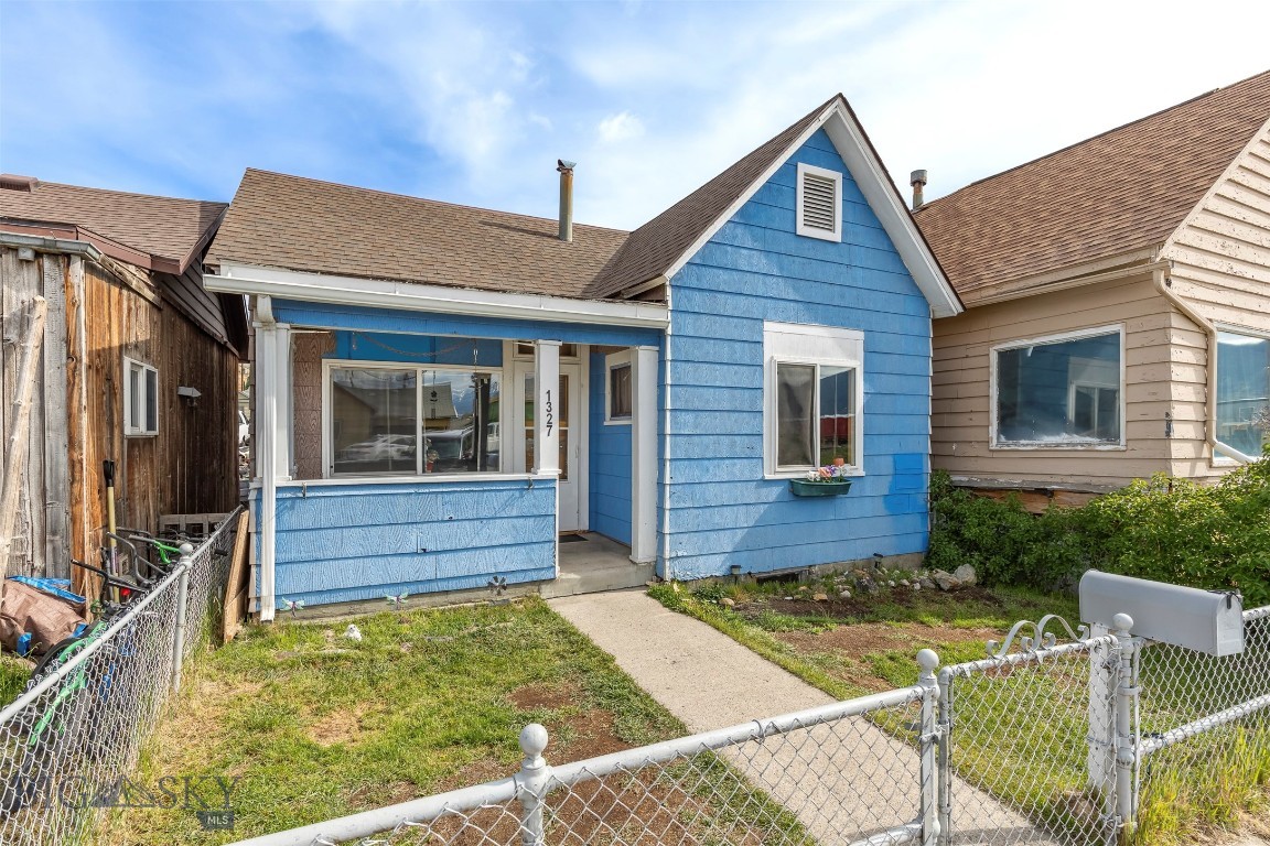 1327 Farrell Property Photo 2
