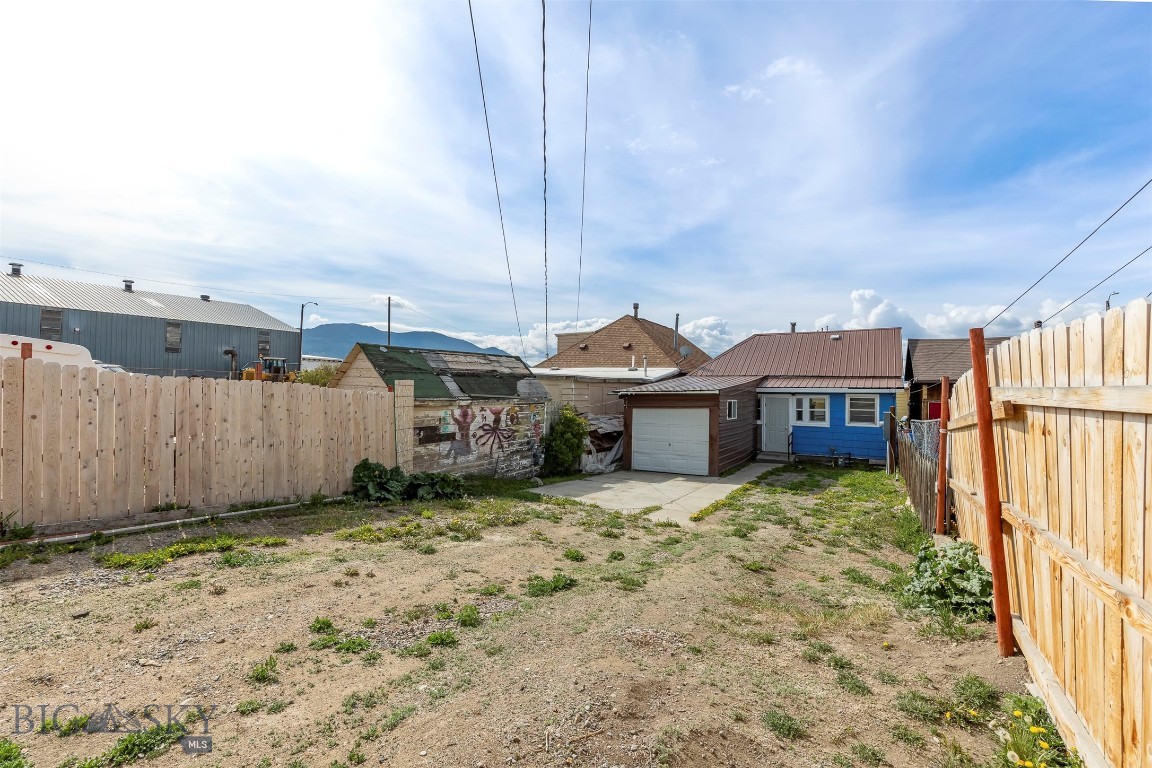 1327 Farrell Property Photo 5