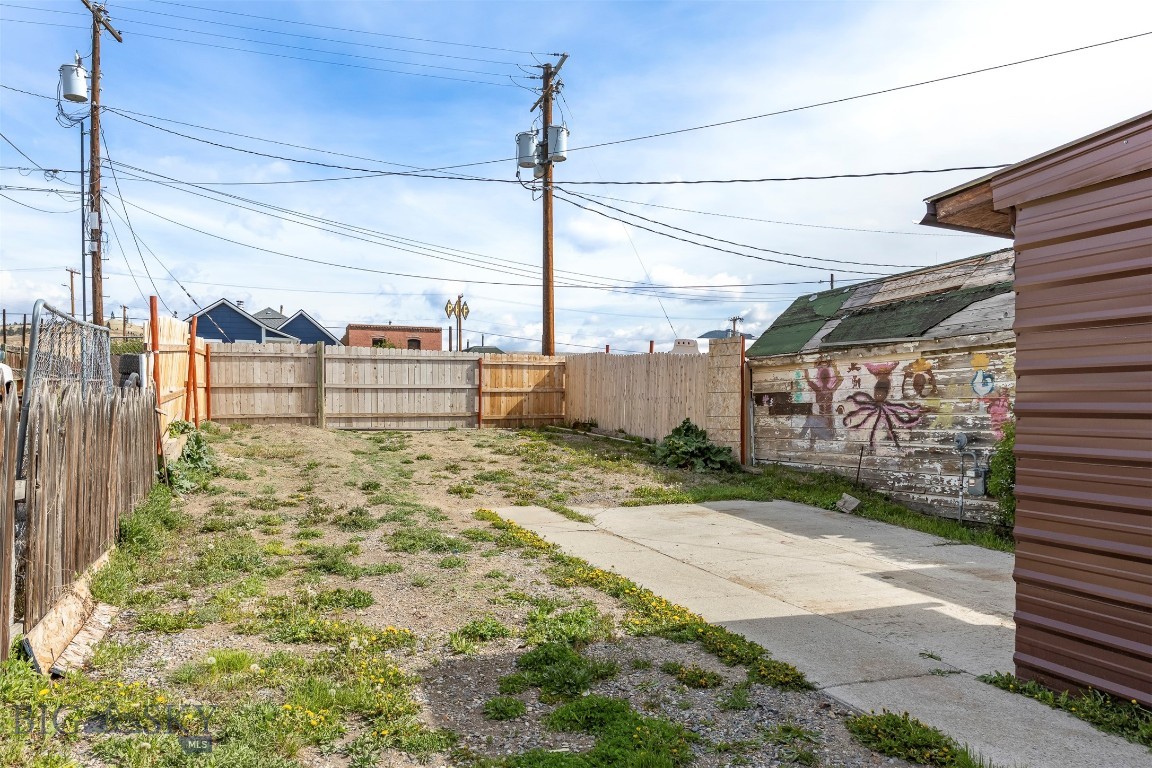 1327 Farrell Property Photo 7