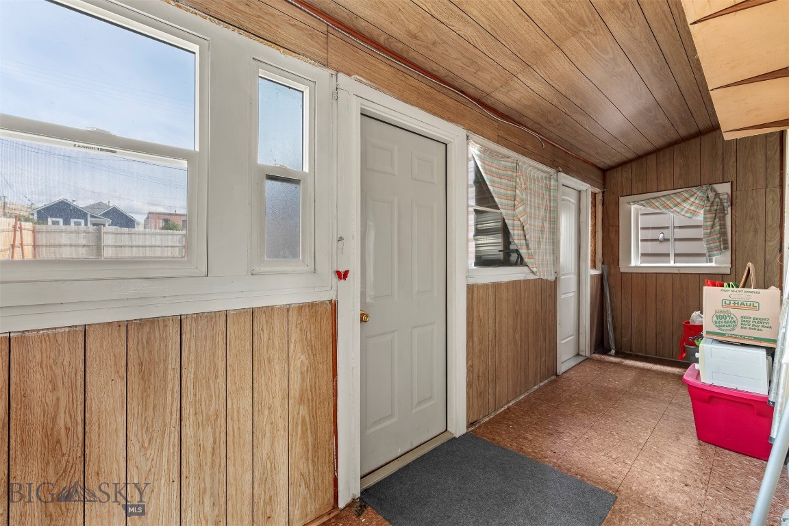 1327 Farrell Property Photo 8