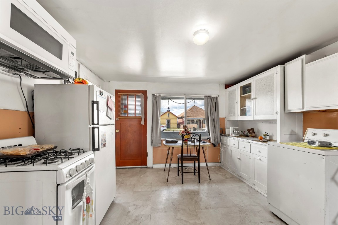1327 Farrell Property Photo 9