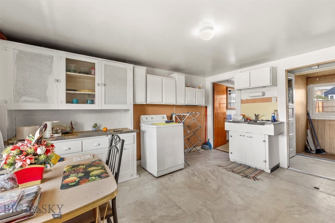1327 Farrell Property Photo 11