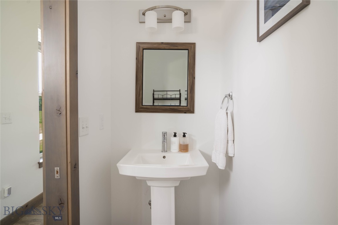 986 Cassandra Street A Property Photo 14